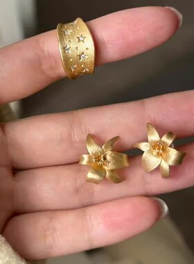 宫廷风金色哑光拉丝花朵耳环