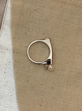 爆闪平衡木仿珍珠戒指轻奢气质