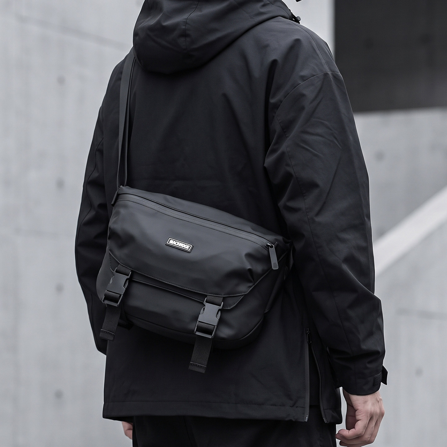 Stylish Crossbody Bag Functional Cycling Postman Backpack