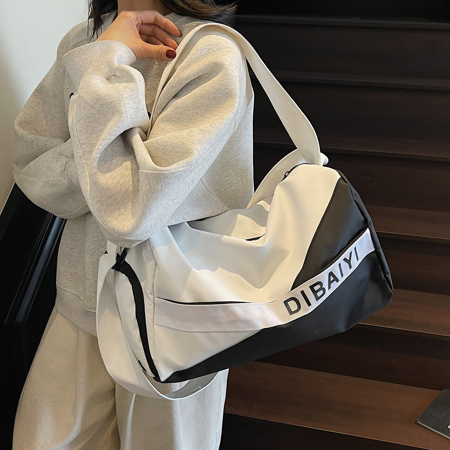 Large capacity travel bag, wet and dry separation gym bag