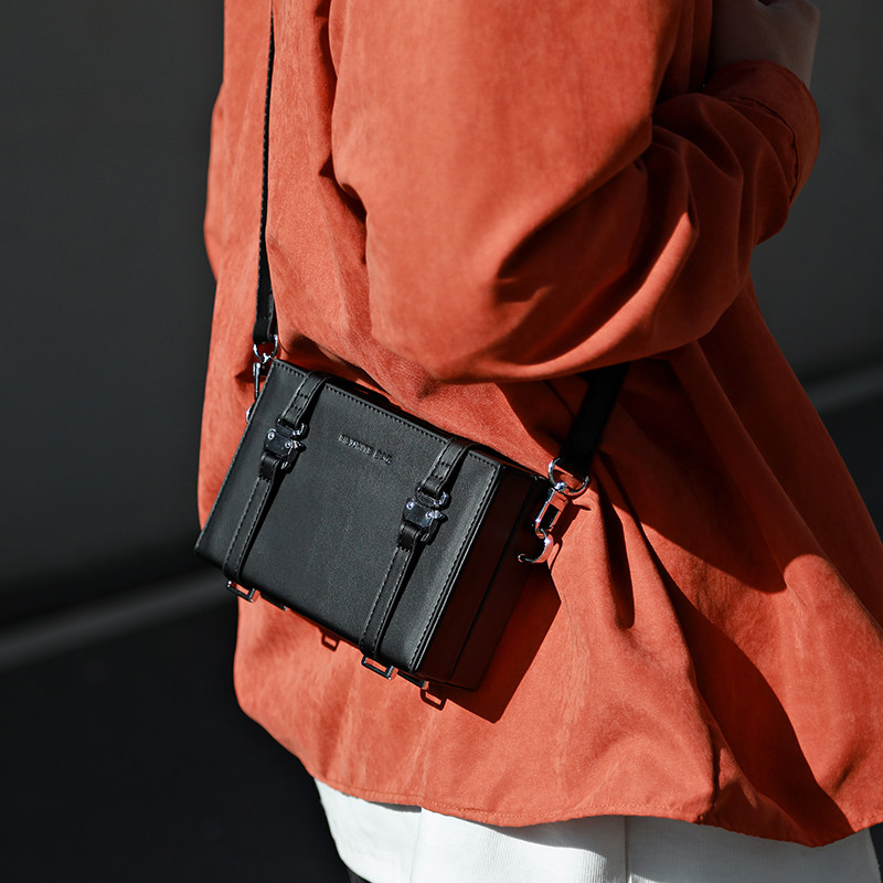 潮牌小方包男生小众高级感背包男包盒子包ins潮包单肩包男斜挎包,淘宝优惠券,粉丝福利购,淘宝优惠卷