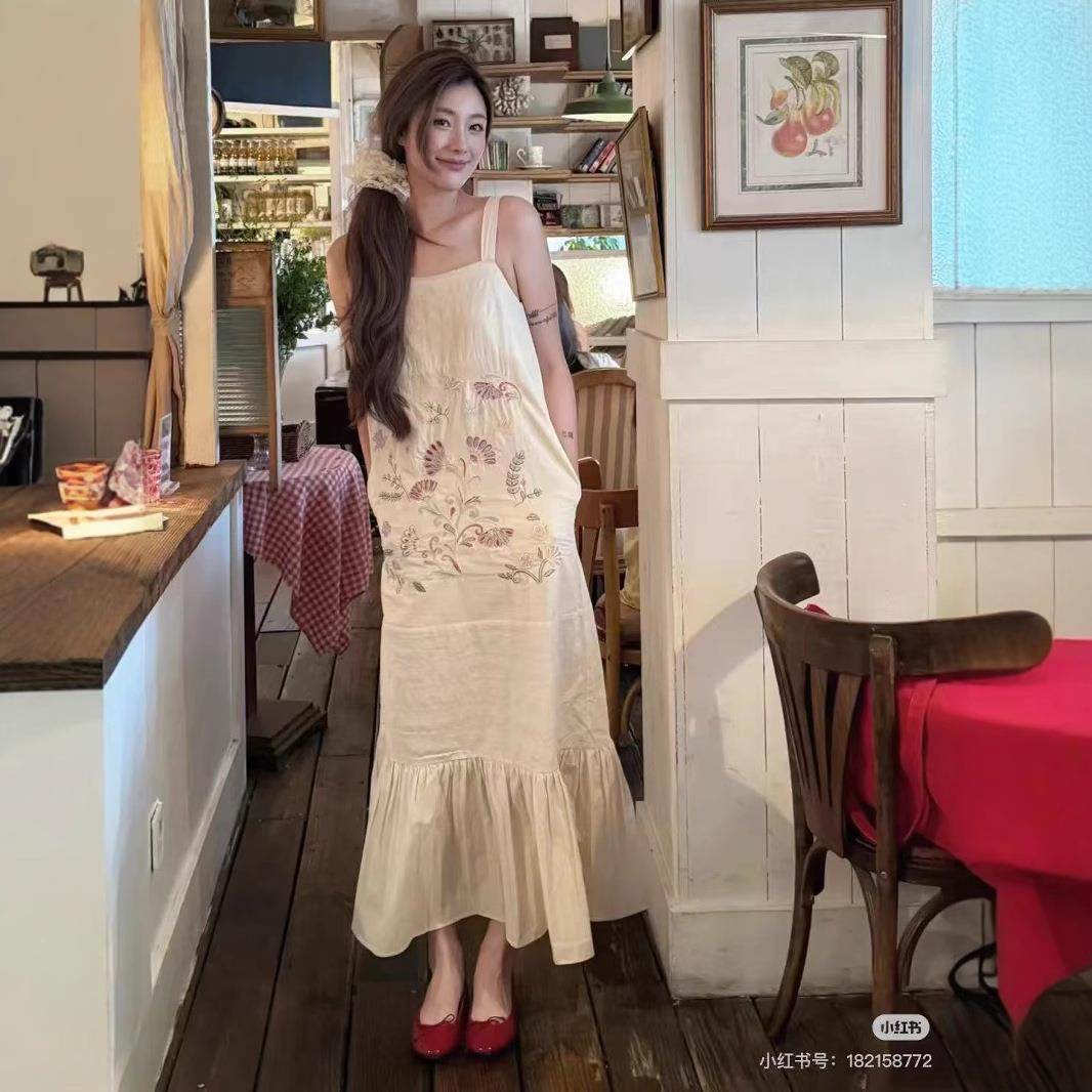 【现货】About Reformation复古度假风拼接刺绣花朵蕾丝边吊带裙,淘宝优惠券,粉丝福利购,淘宝优惠卷