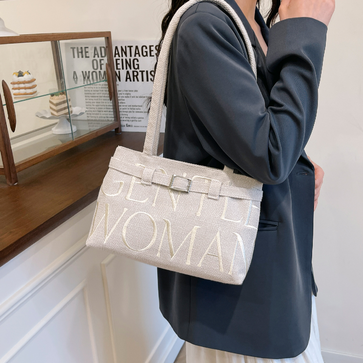 泰国GentleWoman新款芭蕾风帆布包包女手提包小众字母通勤腋下包 - 图2