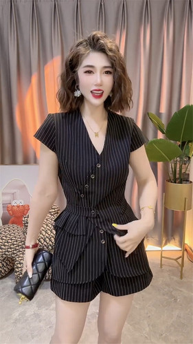通勤时尚套装女夏季新款气质设计感腰封短袖小西装短裤条纹两件套 - 图2