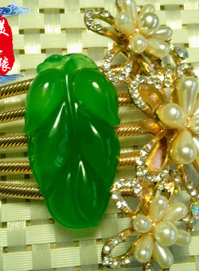 冰种绿玉髓吊坠玛瑙树叶挂件