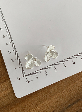白色珐琅花朵耳钉精致小巧百搭耳环女气质温柔森系冷淡风轻奢耳饰