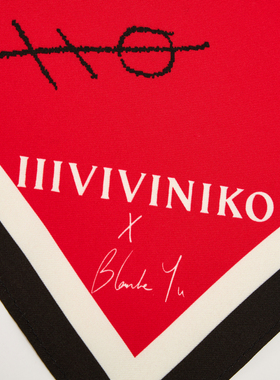 IIIVIVINIKO2026春新款节日氛围合作系列印花丝巾女2615206902A