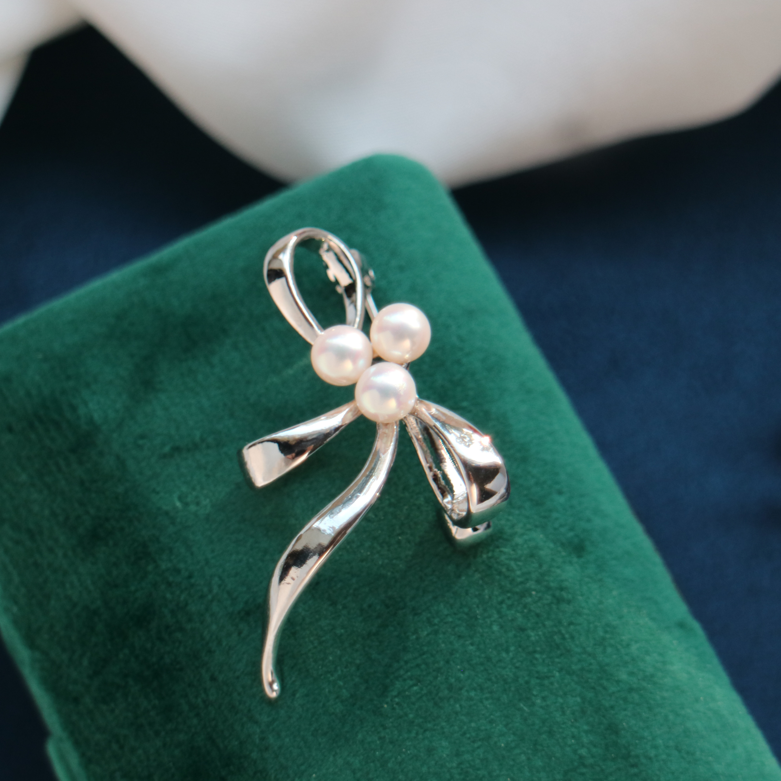 M家同款 天然淡水珍珠胸针多珍珠日系小清新高档强光配饰简约小巧 - 图0