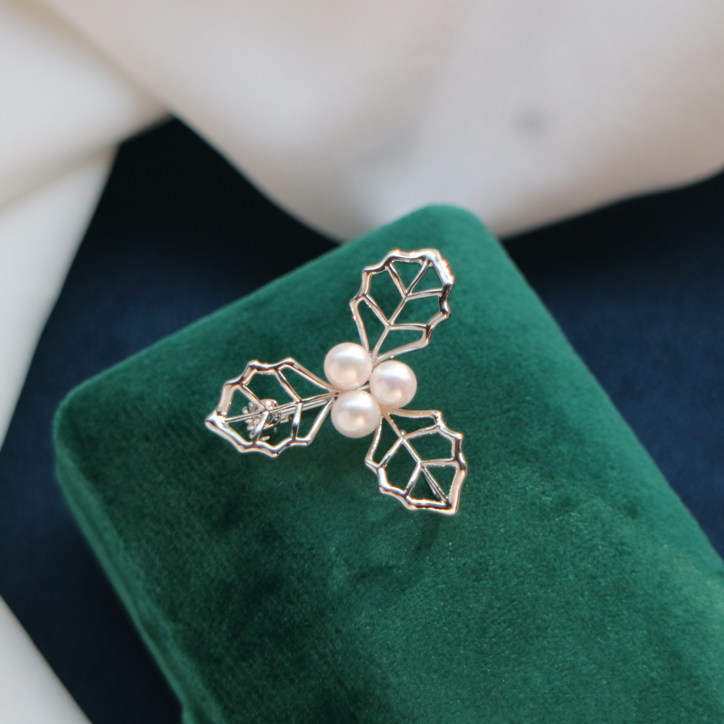 M家同款 天然淡水珍珠胸针多珍珠日系小清新高档强光配饰简约小巧 - 图1