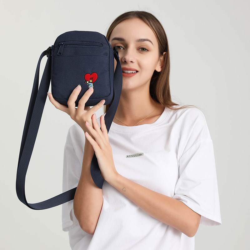 SPAO防弹少年团胸包迷你斜跨包单肩包卡通百搭手机袋小背包大,淘宝优惠券,粉丝福利购,淘宝优惠卷