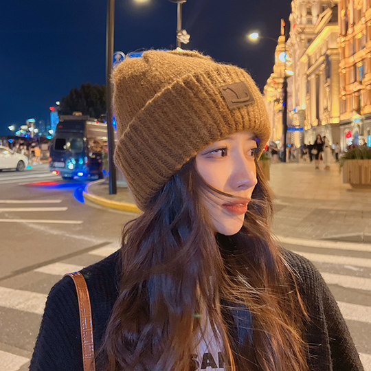 Versatile warm and face-showing small knitted hat