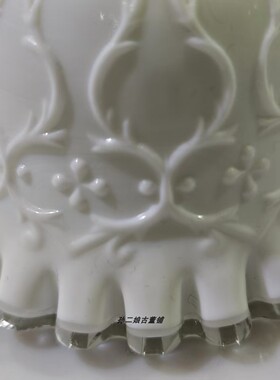 英国产纯白玻璃立体浮雕花卉波浪口圣诞摇铃家居装饰摆件中古