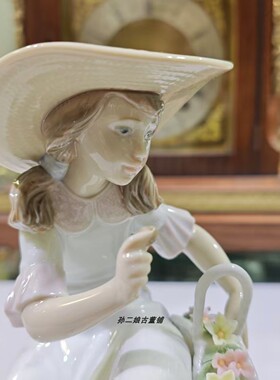 西班牙原产Lladro雅致瓷偶女孩和小松鼠手工制作家居装饰摆件中古