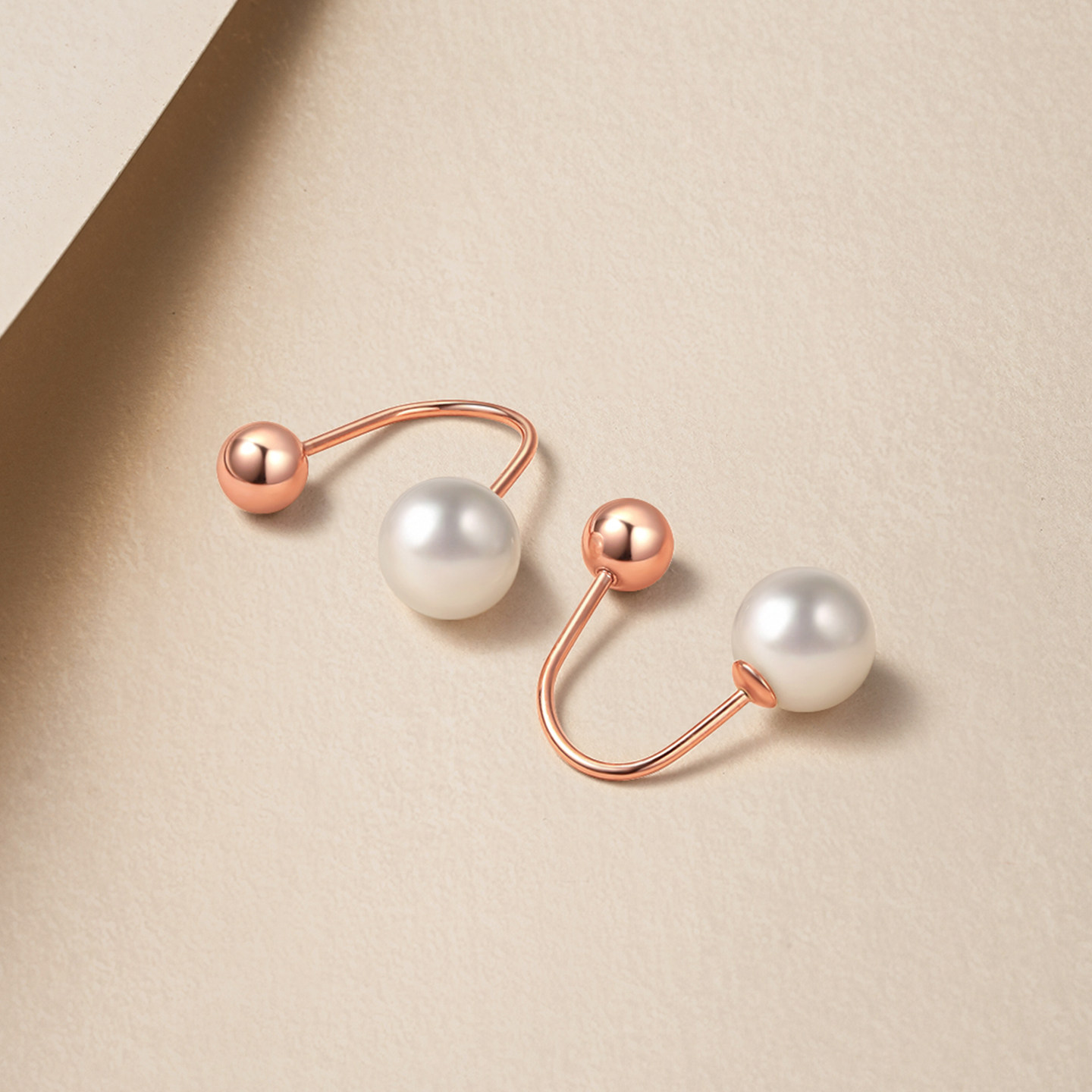 周六福18K珍珠耳饰女款淡水珍珠个性优雅近圆金珠耳钉新年礼物,淘宝优惠券,粉丝福利购,淘宝优惠卷