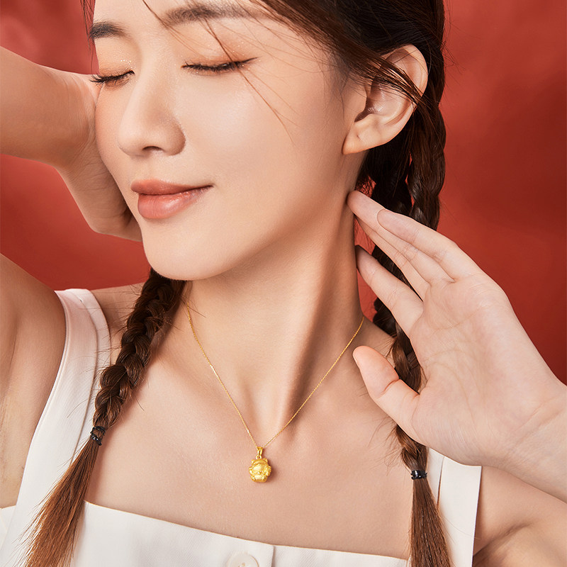 周六福女3d硬金如意灵猫系列挂坠 周六福颈饰