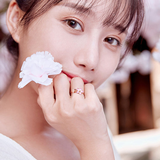 Saturday blessing 18K gold ring female cherry blossom rose gold au750 little finger ring tail ring color gold many sweet New Year gifts