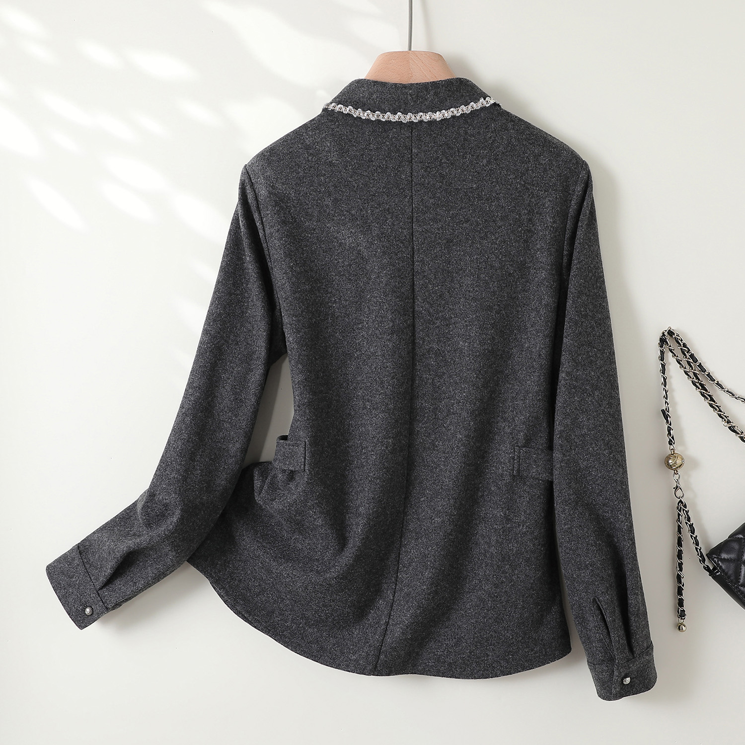 YBAI/亦白 2025冬季新款时尚简约针织呢可调节磨毛收腰衬衫上衣女 - 图0