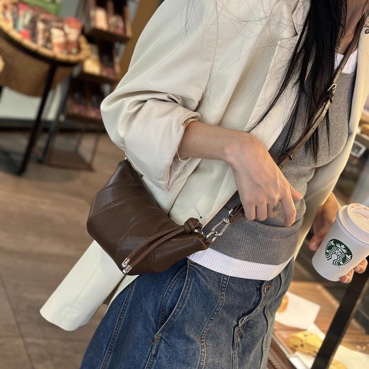 小包包女包2025新品夏真皮女包百搭牛皮小众单肩斜挎包牛角饺子包,淘宝优惠券,粉丝福利购,淘宝优惠卷