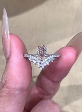 设计感满钻皇冠粉色水滴锆石戒指