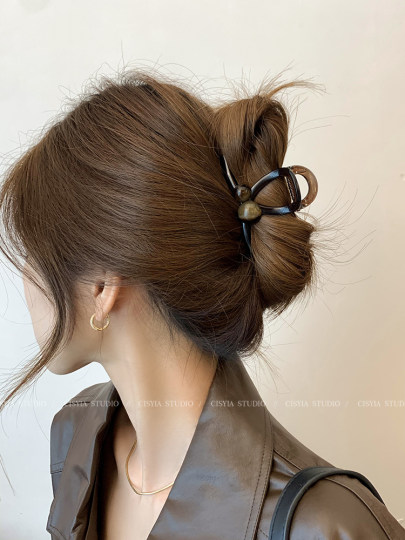 Internet celebrity's popular grab-clip for women with high-end feel