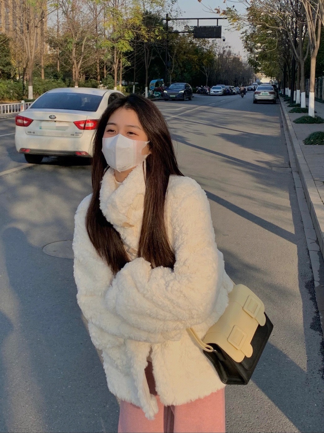 牛角扣羊羔毛外套女冬皮毛一体2024仿兔毛皮草奶fufu白色毛绒外衣_虎窝淘