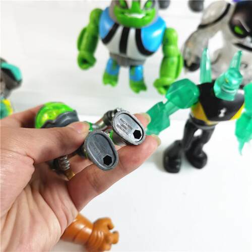现货少年骇客BEN10动画5寸可动塑胶公仔小班变形怪轰天雷钻石疾速 - 图2