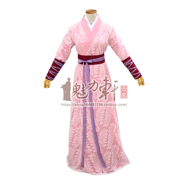 The heroine's costume is the same as the costume of the heroine this summer.