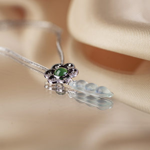 翠佛堂18k金翡翠冰种福豆四季豆挂件