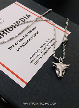 王一博同牛头街舞嘻哈蹦迪毛衣链