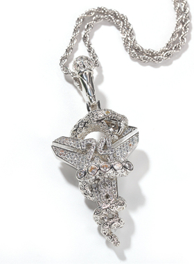 嘻哈新品科比24黑曼巴毒蛇十字架吊坠项链潮流男士篮球迷百搭配饰