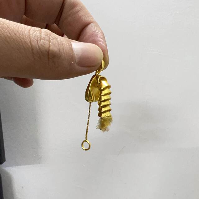 European and American funny chicken pendant necklace jewelry titanium steel design niche hip-hop street sweatshirt clavicle chain does not fade