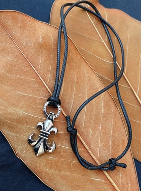 谢霆锋同款项链挂坠潮牌嘻哈复古黑皮绳钛钢十字花吊坠毛衣链配饰