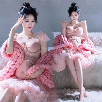 The new pregnant women in the studio photo the clothes indoor pure desire and the atmosphere is sweet and pregnant with a big belly picture clothes at home