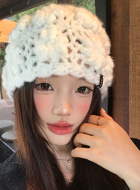 手工编织白色花朵镂空保暖包头帽