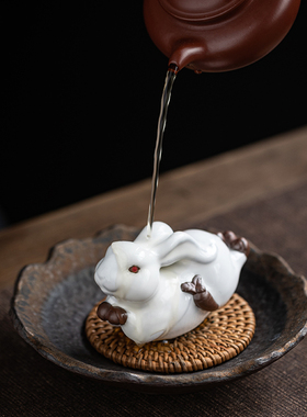 可爱兔子小茶宠陶瓷家居小摆件可爱禅意客厅办公桌茶室中式装饰