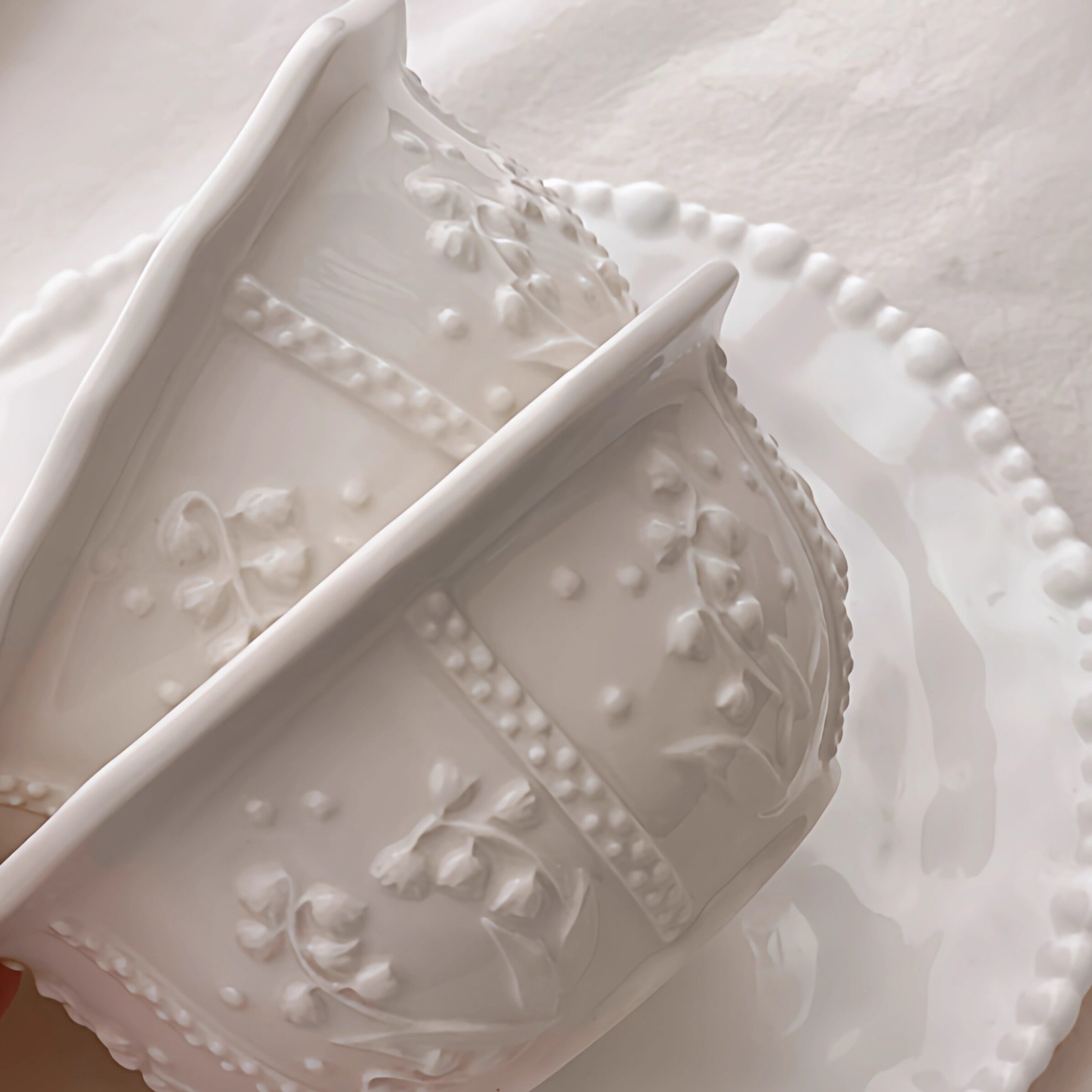 高颜值碗浮雕花型汤面铃兰饭碗手作喜庆精致家用景德镇陶瓷面碗