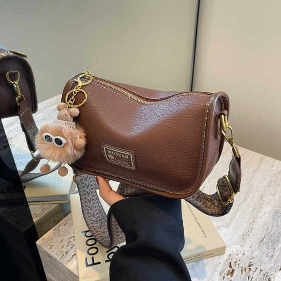 Boston bag women's 2026 new high-end baguette shoulder bag this year's popular wideband diagonal small pillow bag