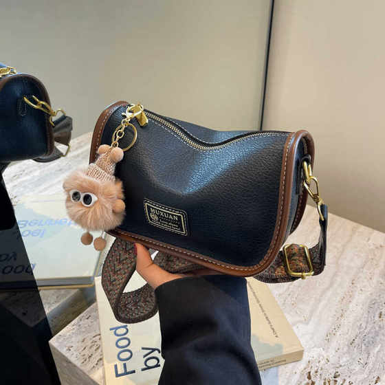 Boston bag women's 2026 new high-end baguette shoulder bag this year's popular wideband diagonal small pillow bag
