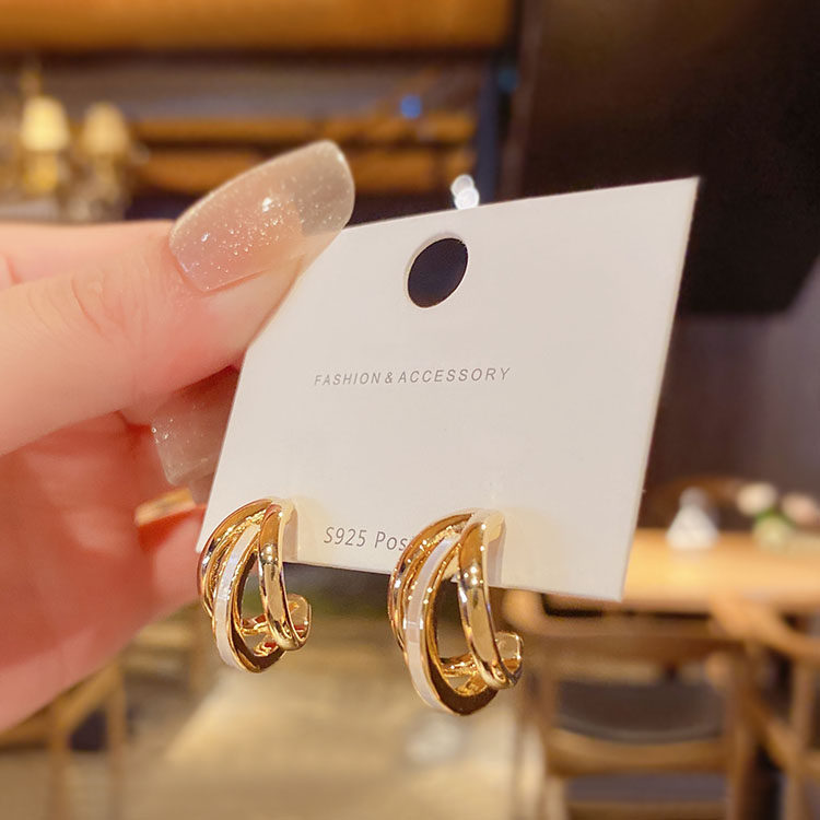 精致小巧天然贝壳C型耳圈耳钉女高级感轻奢简约气质法式网红耳环,淘宝优惠券,粉丝福利购,淘宝优惠卷