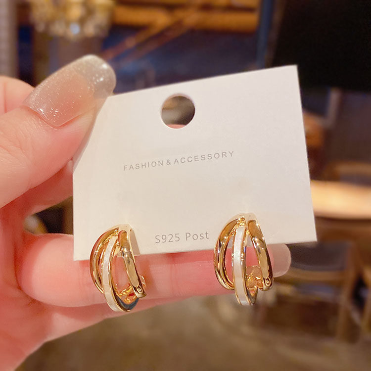 精致小巧天然贝壳C型耳圈耳钉女高级感轻奢简约气质法式网红耳环,淘宝优惠券,粉丝福利购,淘宝优惠卷