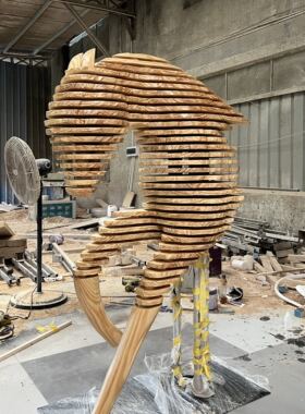 现代抽象木雕马摆件创意条纹造型艺术品定制厂家木质马造型实木