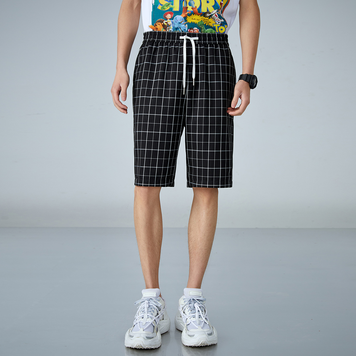 太平鸟男装旗舰店太平鸟男装夏季新款黑白格纹休闲中短裤男韩版宽松潮流格纹短裤男2