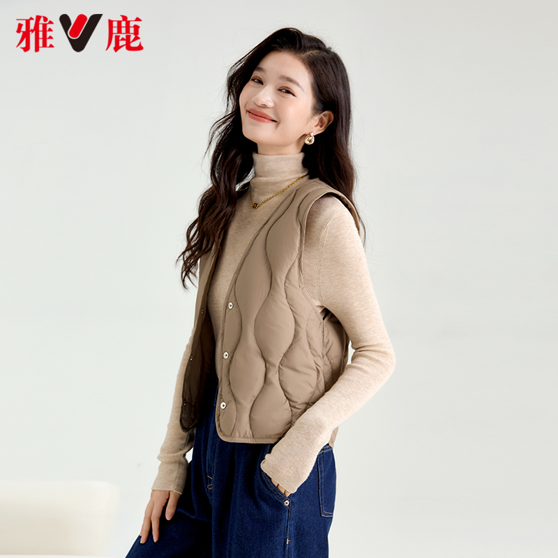 雅鹿羽绒马甲女2024年秋冬新款轻薄保暖时尚贴身大衣内搭V领背心_雅鹿羽绒服精选店_女装/女士精品-第5张图片-提都小院