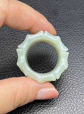 青白玉扳指饰品镂空雕刻