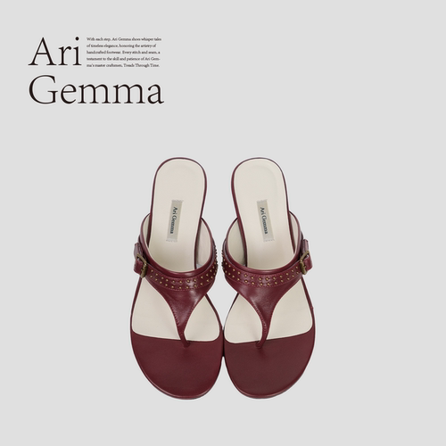 Ari Gemma｜波尔多·T字带夹趾拖鞋铆钉扣带反叛摩登坡跟凉鞋 - 图0