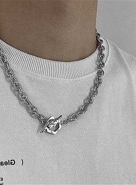 新款嘻哈个性闪电钛钢不掉色项链潮牌欧美街头锁骨链简约配饰百搭