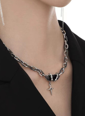 小众设计缠绕黑宝石十字架拼接项链欧美嘻哈男女高级钛钢锁骨链潮