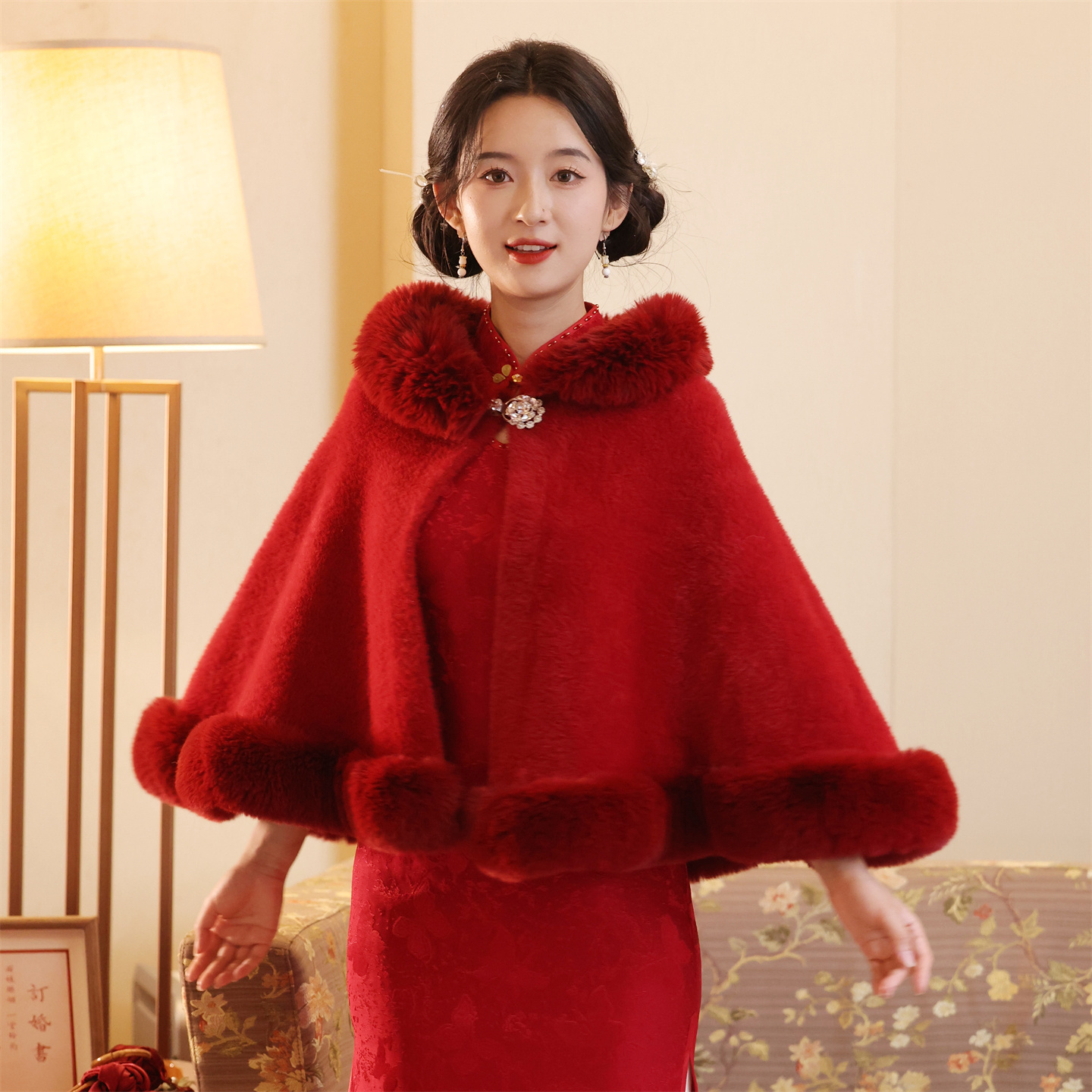 酒红色新娘敬酒服旗袍订婚礼服披肩婚纱外搭秋冬结婚保暖外披斗篷 - 图0