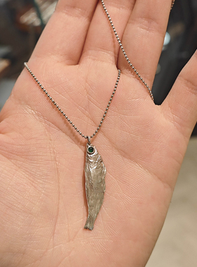 咸鱼翻身！可爱创意银色小咸鱼项链女不掉色设计高级感复古锁骨链