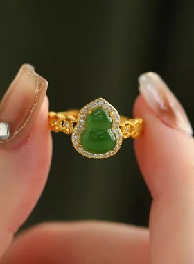 2026年仿和田碧玉葫芦戒指女福禄金色新中式国风翡翠祖母绿色指环
